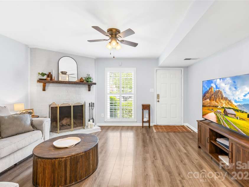 9214 Vicksburg Park Court, Charlotte, NC 28210.  MLS# CAR4252087, YatesRealty ID 11687. 