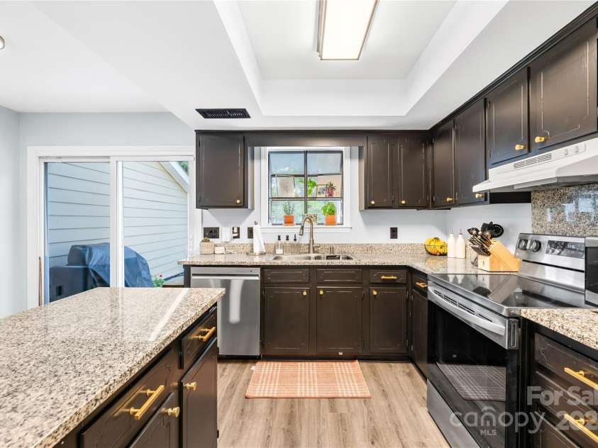 9214 Vicksburg Park Court, Charlotte, NC 28210.  MLS# CAR4252087, YatesRealty ID 11687. 