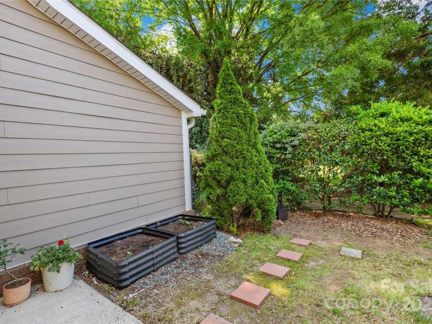 9214 Vicksburg Park Court, Charlotte, NC 28210.  MLS# CAR4252087, YatesRealty ID 11687. 