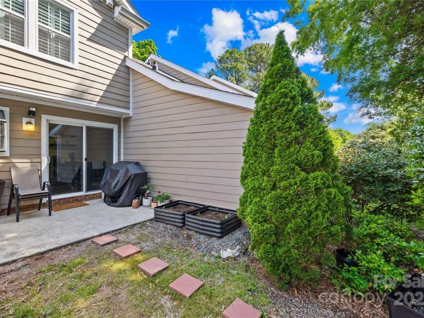 9214 Vicksburg Park Court, Charlotte, NC 28210.  MLS# CAR4252087, YatesRealty ID 11687. 
