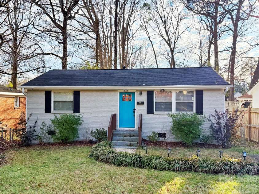 1828 Finchley Drive, Charlotte, NC 28215.  MLS# CAR4335930, YatesRealty ID 11688. Welcome Home! 