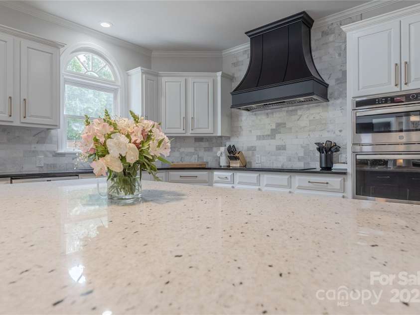 4117 Wallbrook Drive, Matthews, NC 28105.  MLS# CAR4253627, YatesRealty ID 11689. 