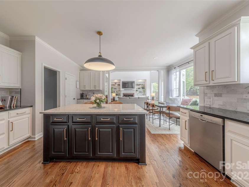 4117 Wallbrook Drive, Matthews, NC 28105.  MLS# CAR4253627, YatesRealty ID 11689. 