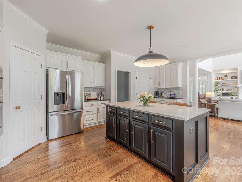 4117 Wallbrook Drive, Matthews, NC 28105.  MLS# CAR4253627, YatesRealty ID 11689. 