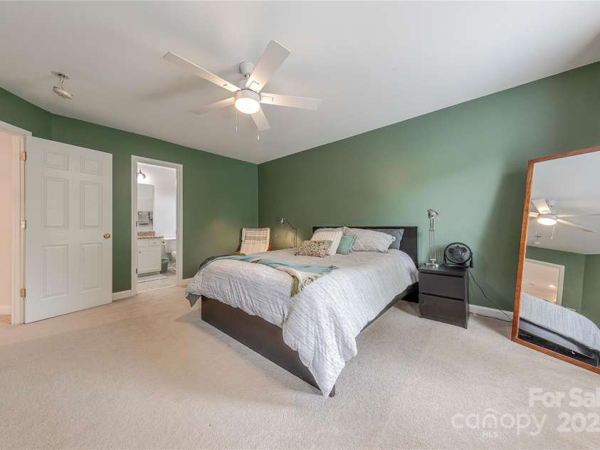 4117 Wallbrook Drive, Matthews, NC 28105.  MLS# CAR4253627, YatesRealty ID 11689. 