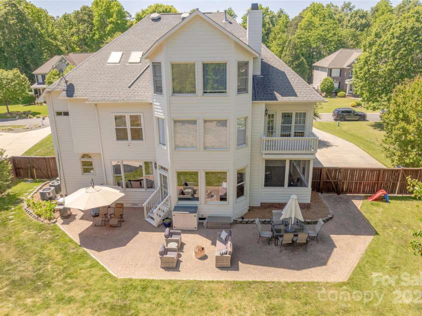 4117 Wallbrook Drive, Matthews, NC 28105.  MLS# CAR4253627, YatesRealty ID 11689. 