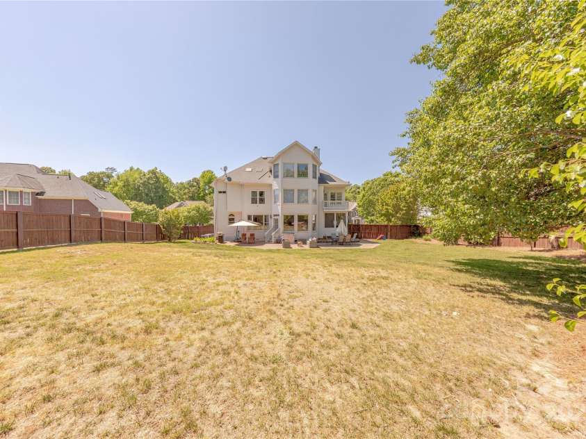 4117 Wallbrook Drive, Matthews, NC 28105.  MLS# CAR4253627, YatesRealty ID 11689. 