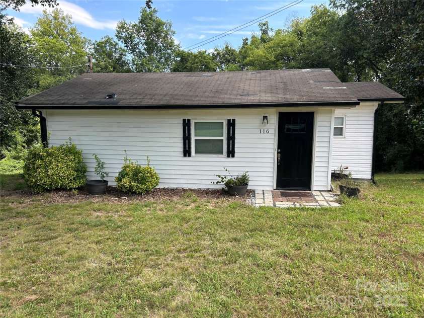 116 Pond Street, Lexington, NC 27292.  MLS# CAR4307562, YatesRealty ID 1169. 