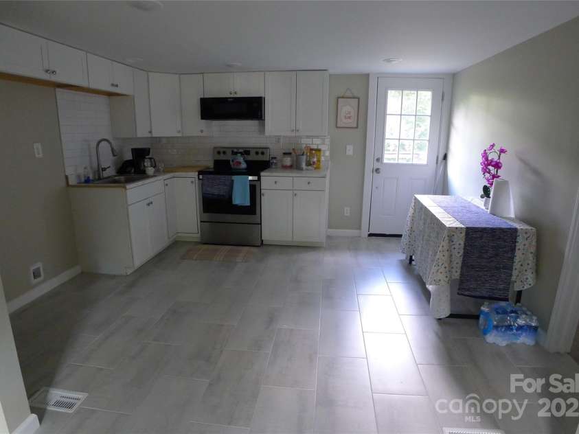 116 Pond Street, Lexington, NC 27292.  MLS# CAR4307562, YatesRealty ID 1169. 