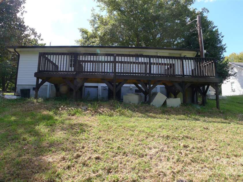 116 Pond Street, Lexington, NC 27292.  MLS# CAR4307562, YatesRealty ID 1169. 