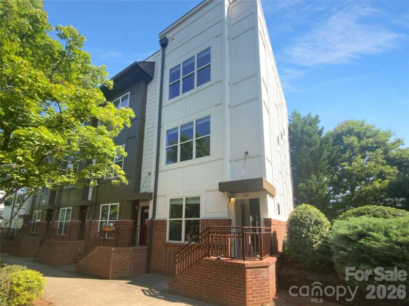 1031 Skyline View Way, Charlotte, NC 28204.  MLS# CAR4293136, YatesRealty ID 11690. 