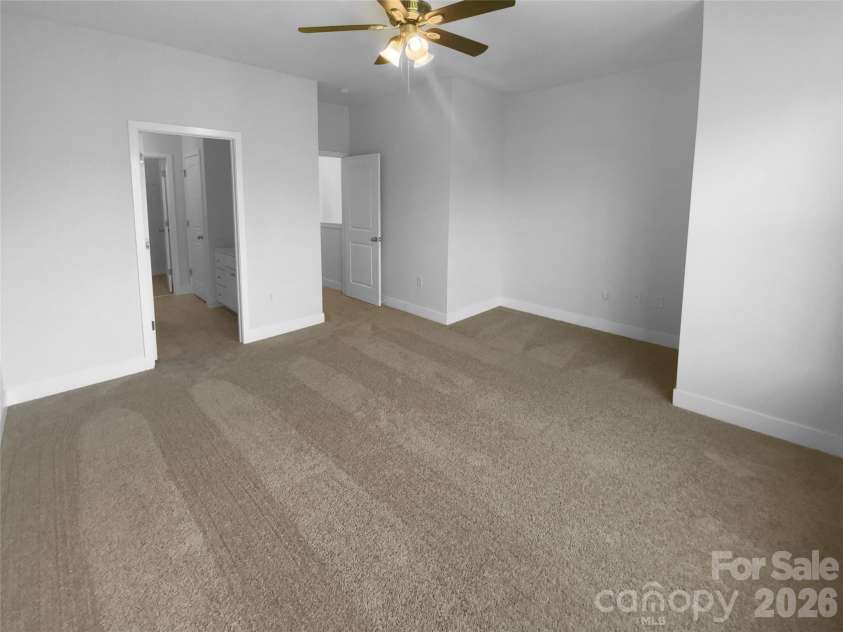1031 Skyline View Way, Charlotte, NC 28204.  MLS# CAR4293136, YatesRealty ID 11690. 