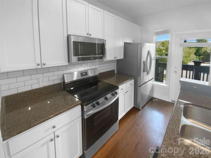 1031 Skyline View Way, Charlotte, NC 28204.  MLS# CAR4293136, YatesRealty ID 11690. 