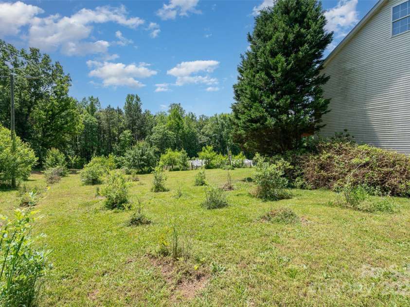 1687 Windy Hill Lane, Great Falls, SC 29055.  MLS# CAR4254857, YatesRealty ID 11690. 