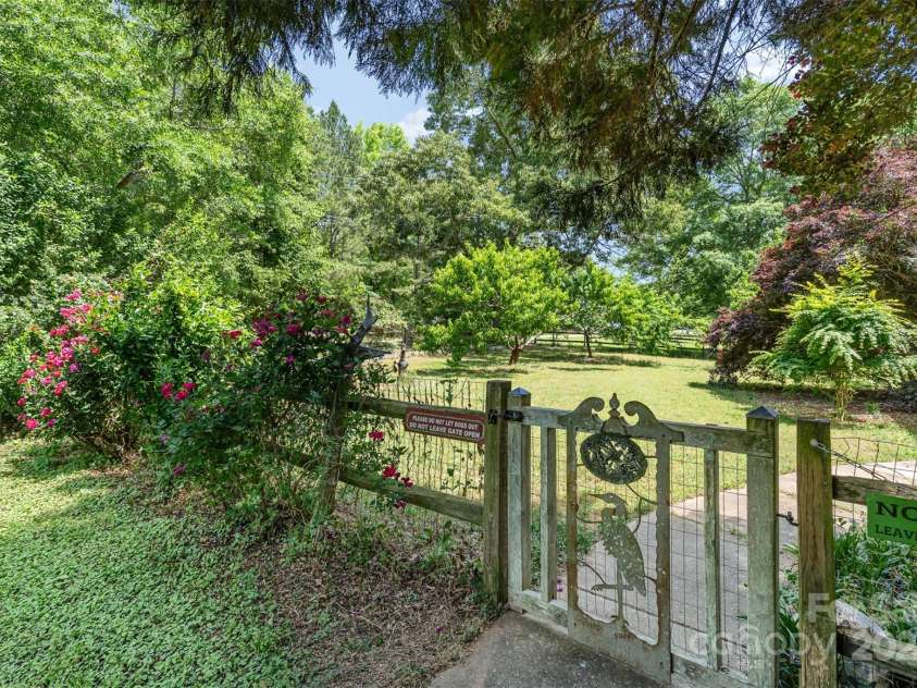 1687 Windy Hill Lane, Great Falls, SC 29055.  MLS# CAR4254857, YatesRealty ID 11690. 