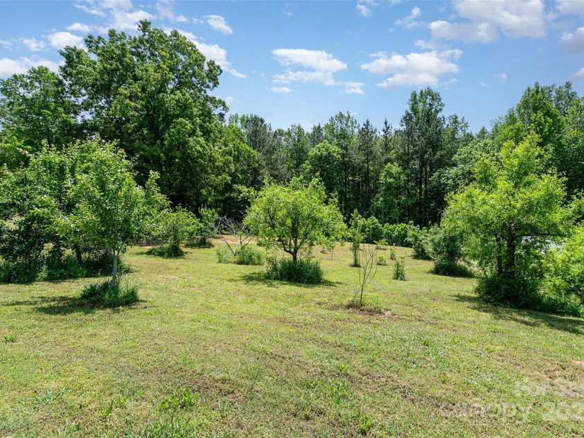 1687 Windy Hill Lane, Great Falls, SC 29055.  MLS# CAR4254857, YatesRealty ID 11690. 