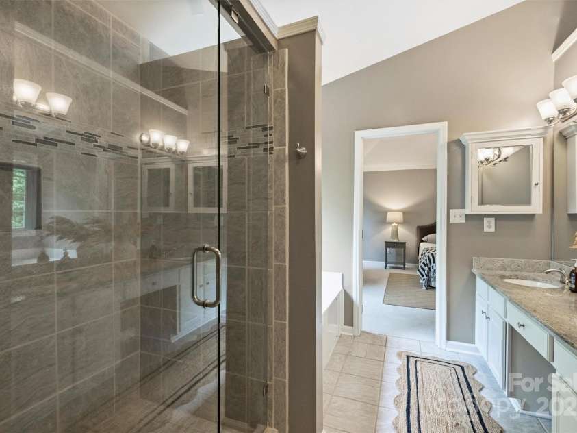 2100 Sablewood Drive, Charlotte, NC 28205.  MLS# CAR4255982, YatesRealty ID 11691. 