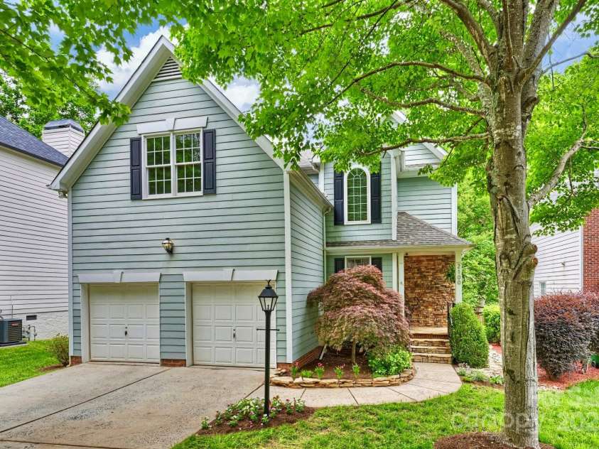 2100 Sablewood Drive, Charlotte, NC 28205.  MLS# CAR4255982, YatesRealty ID 11691. 