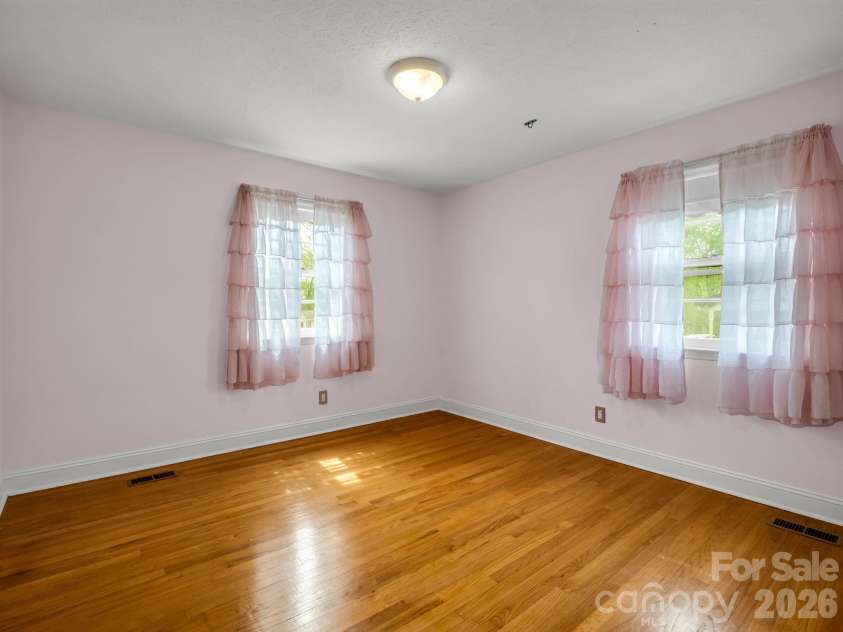 810 Surry Drive, Shelby, NC 28152.  MLS# CAR4365468, YatesRealty ID 11692. 