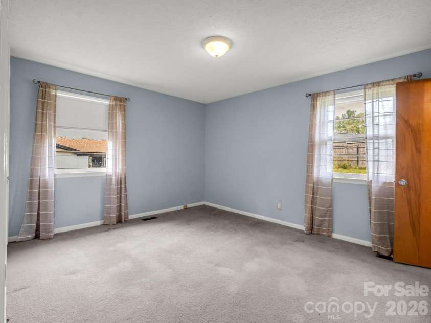 810 Surry Drive, Shelby, NC 28152.  MLS# CAR4365468, YatesRealty ID 11692. 
