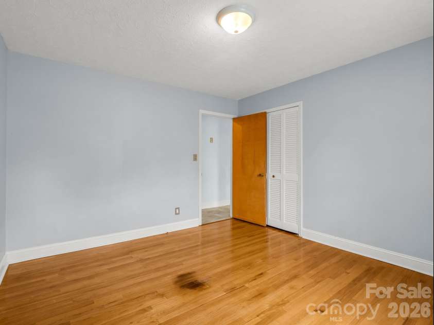 810 Surry Drive, Shelby, NC 28152.  MLS# CAR4365468, YatesRealty ID 11692. 