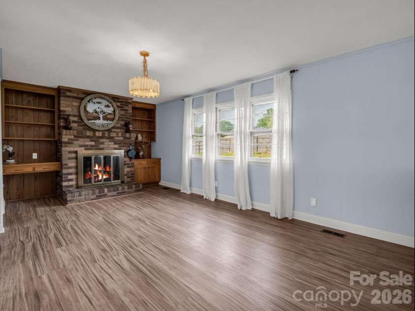 810 Surry Drive, Shelby, NC 28152.  MLS# CAR4365468, YatesRealty ID 11692. 