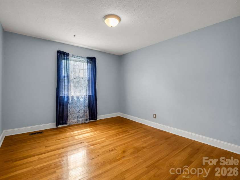 810 Surry Drive, Shelby, NC 28152.  MLS# CAR4365468, YatesRealty ID 11692. 