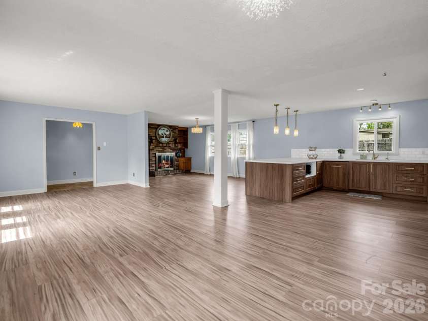 810 Surry Drive, Shelby, NC 28152.  MLS# CAR4365468, YatesRealty ID 11692. 