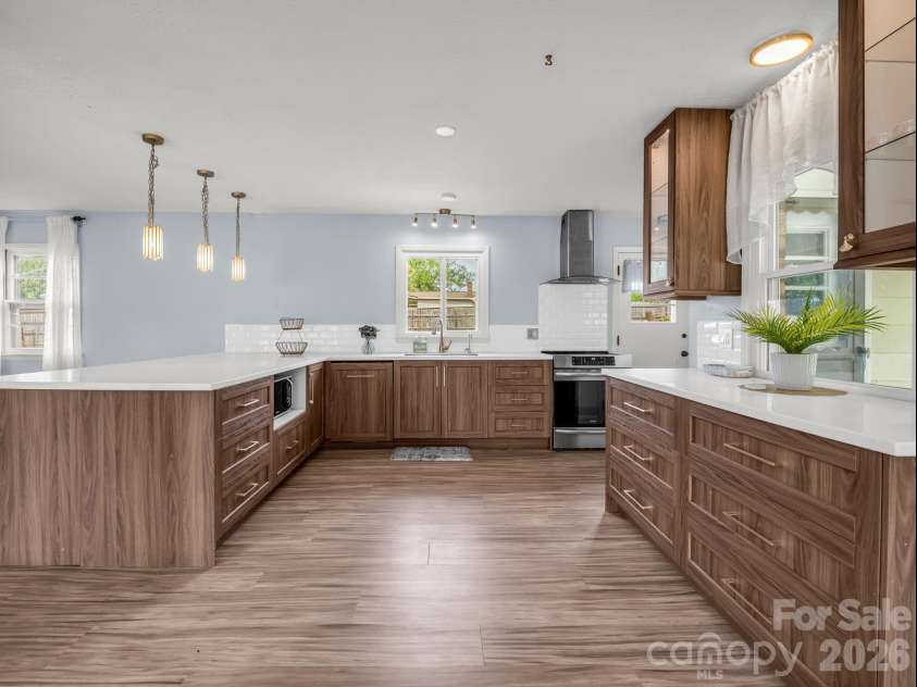 810 Surry Drive, Shelby, NC 28152.  MLS# CAR4365468, YatesRealty ID 11692. 