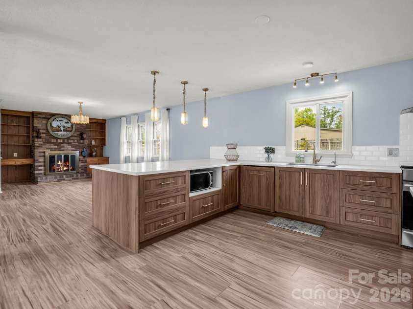 810 Surry Drive, Shelby, NC 28152.  MLS# CAR4365468, YatesRealty ID 11692. 