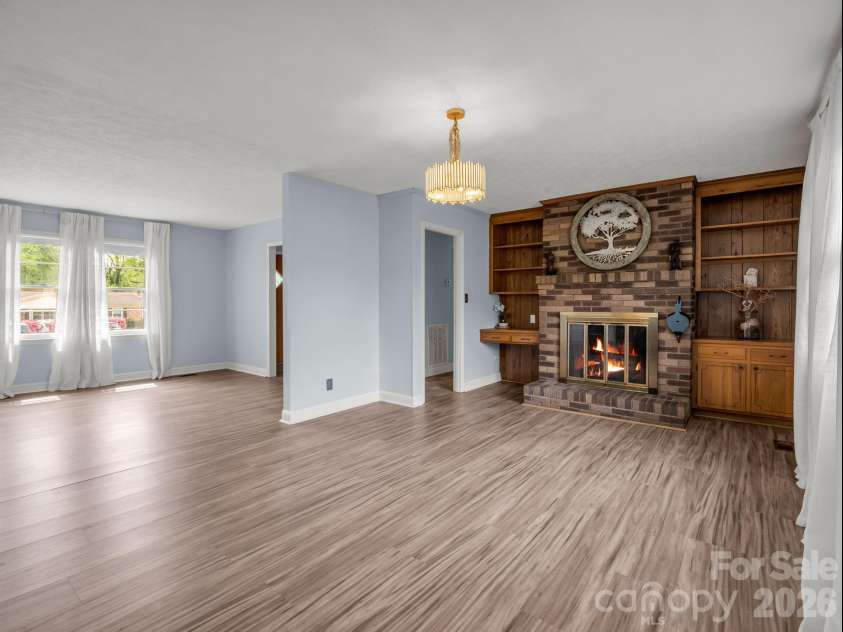 810 Surry Drive, Shelby, NC 28152.  MLS# CAR4365468, YatesRealty ID 11692. 