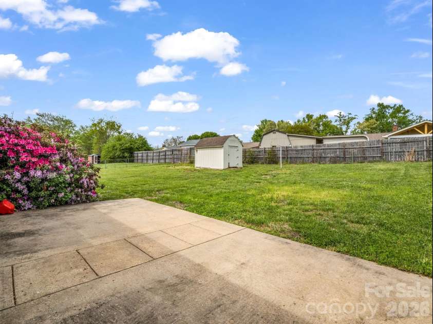 810 Surry Drive, Shelby, NC 28152.  MLS# CAR4365468, YatesRealty ID 11692. 