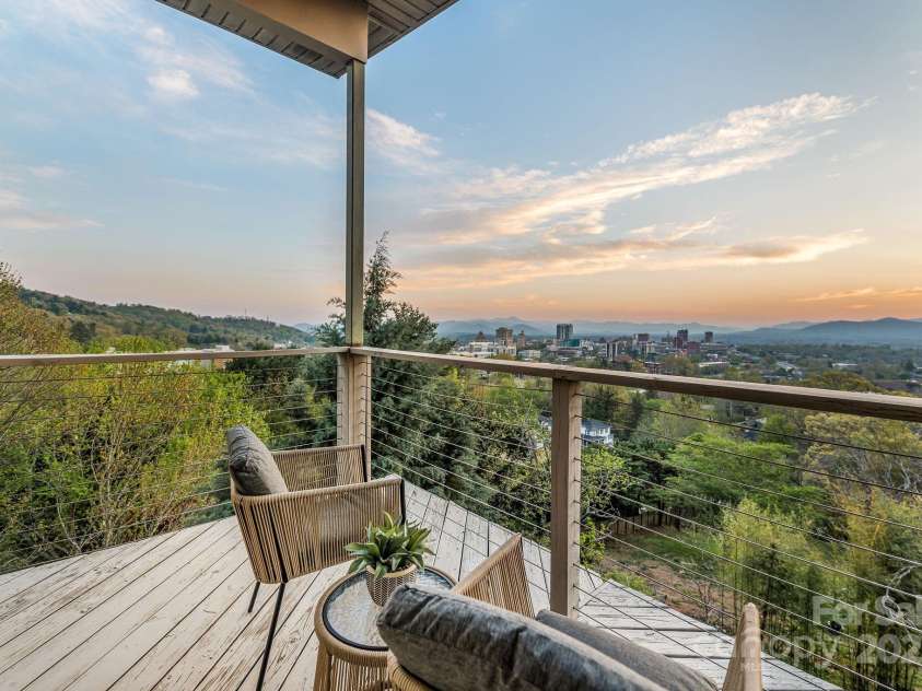 19 Westview Road, Asheville, NC 28804.  MLS# CAR4239788, YatesRealty ID 11694. 