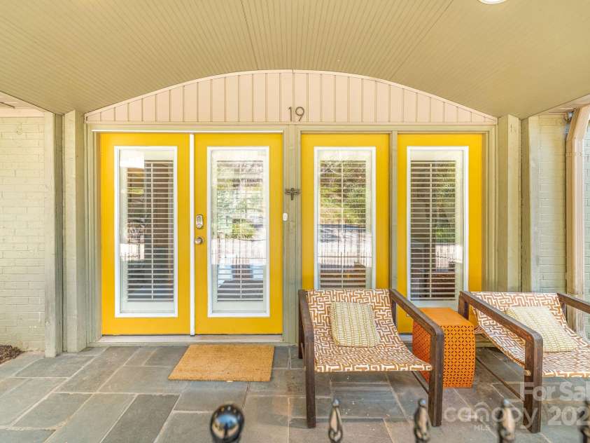 19 Westview Road, Asheville, NC 28804.  MLS# CAR4239788, YatesRealty ID 11694. 