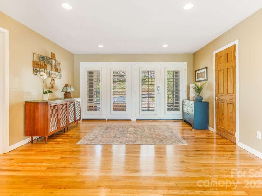 19 Westview Road, Asheville, NC 28804.  MLS# CAR4239788, YatesRealty ID 11694. 