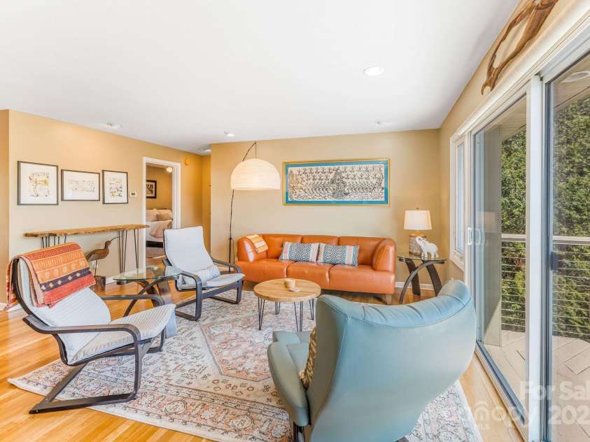 19 Westview Road, Asheville, NC 28804.  MLS# CAR4239788, YatesRealty ID 11694. 