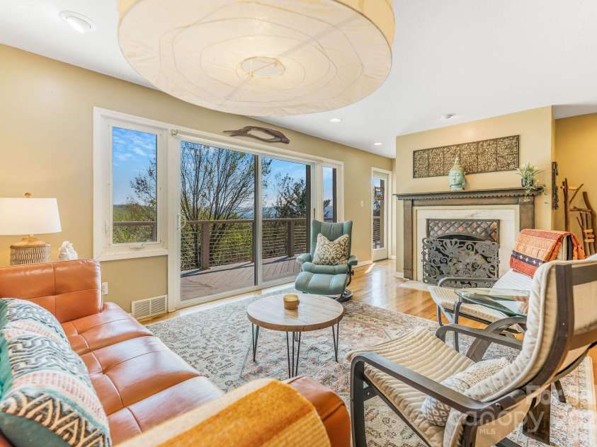 19 Westview Road, Asheville, NC 28804.  MLS# CAR4239788, YatesRealty ID 11694. 