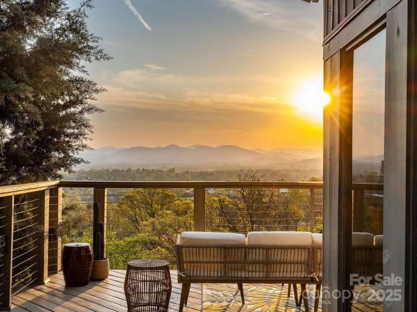 19 Westview Road, Asheville, NC 28804.  MLS# CAR4239788, YatesRealty ID 11694. 