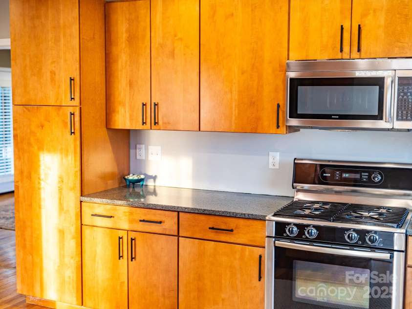 19 Westview Road, Asheville, NC 28804.  MLS# CAR4239788, YatesRealty ID 11694. 