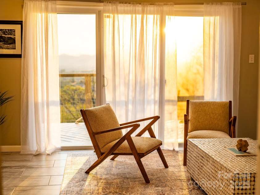 19 Westview Road, Asheville, NC 28804.  MLS# CAR4239788, YatesRealty ID 11694. 