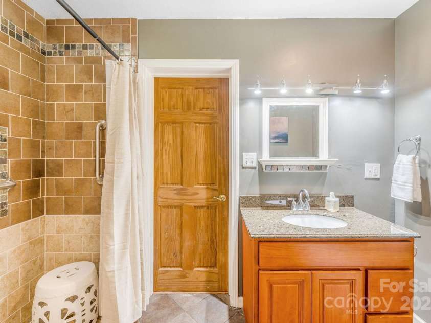 19 Westview Road, Asheville, NC 28804.  MLS# CAR4239788, YatesRealty ID 11694. 