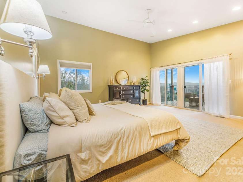 19 Westview Road, Asheville, NC 28804.  MLS# CAR4239788, YatesRealty ID 11694. 