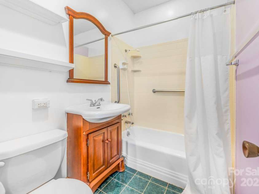 19 Westview Road, Asheville, NC 28804.  MLS# CAR4239788, YatesRealty ID 11694. 