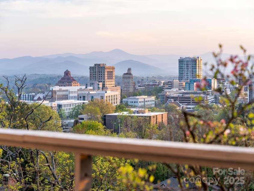 19 Westview Road, Asheville, NC 28804.  MLS# CAR4239788, YatesRealty ID 11694. 