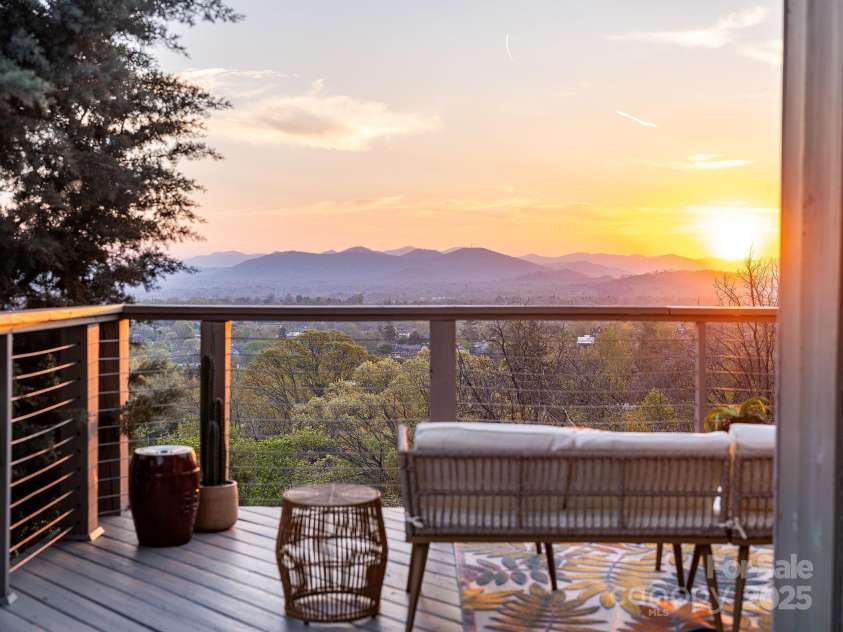 19 Westview Road, Asheville, NC 28804.  MLS# CAR4239788, YatesRealty ID 11694. 