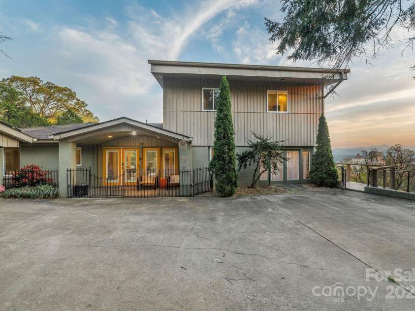 19 Westview Road, Asheville, NC 28804.  MLS# CAR4239788, YatesRealty ID 11694. 
