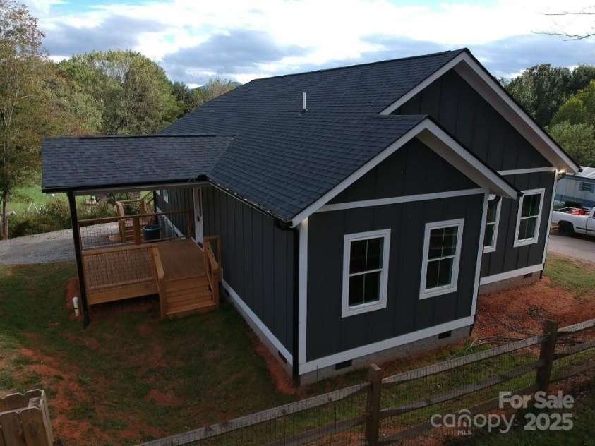 21 Marion Road, Leicester, NC 28748.  MLS# CAR4312311, YatesRealty ID 11695. 