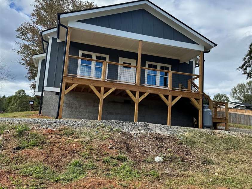 21 Marion Road, Leicester, NC 28748.  MLS# CAR4312311, YatesRealty ID 11695. 