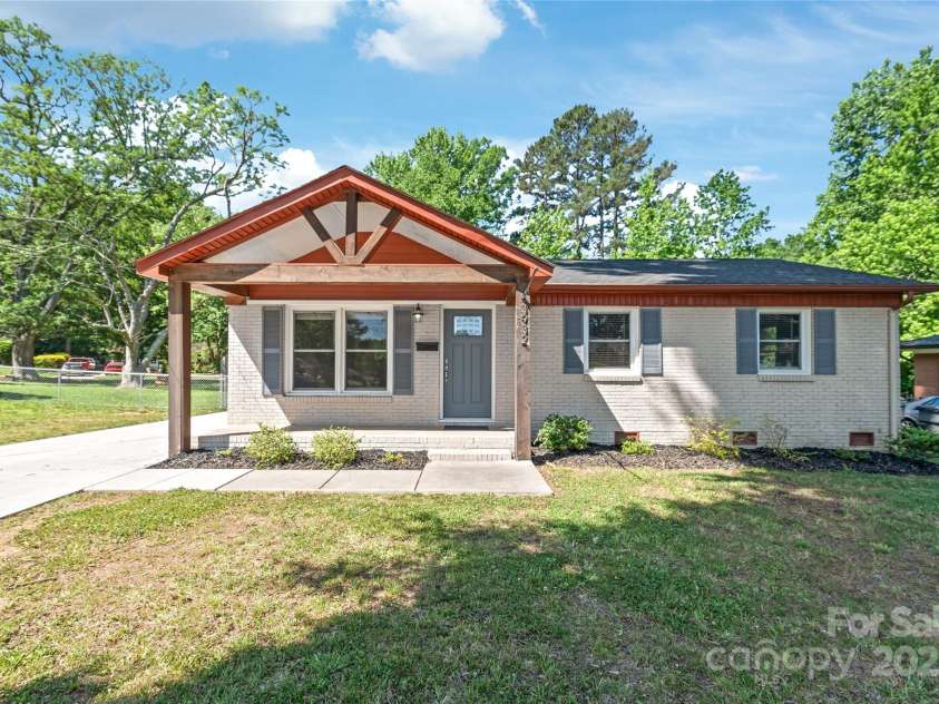 3932 Slagle Drive, Charlotte, NC 28215.  MLS# CAR4256532, YatesRealty ID 11695. 