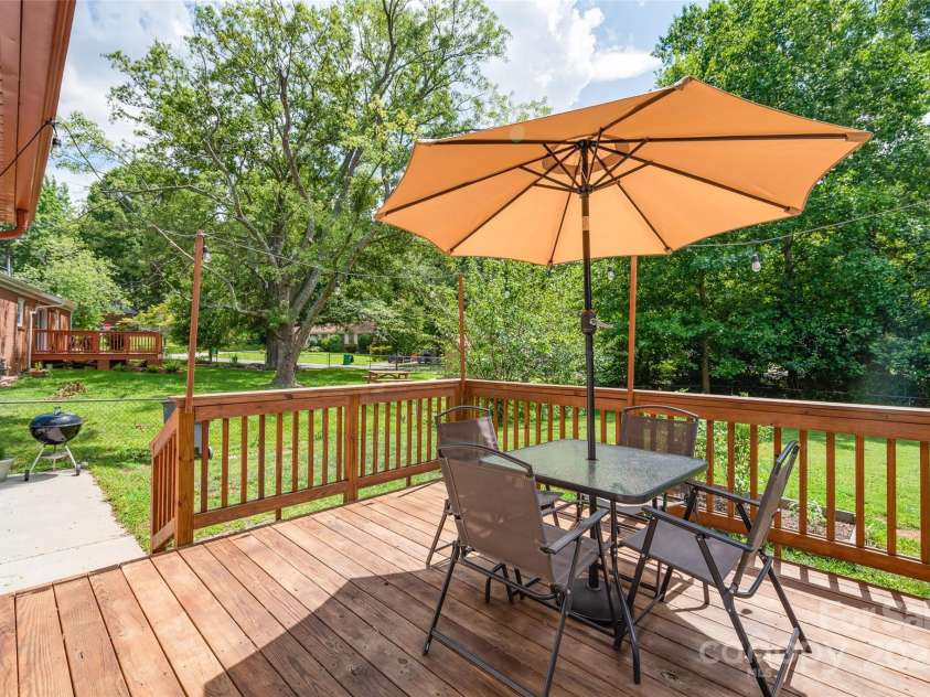 3932 Slagle Drive, Charlotte, NC 28215.  MLS# CAR4256532, YatesRealty ID 11695. 